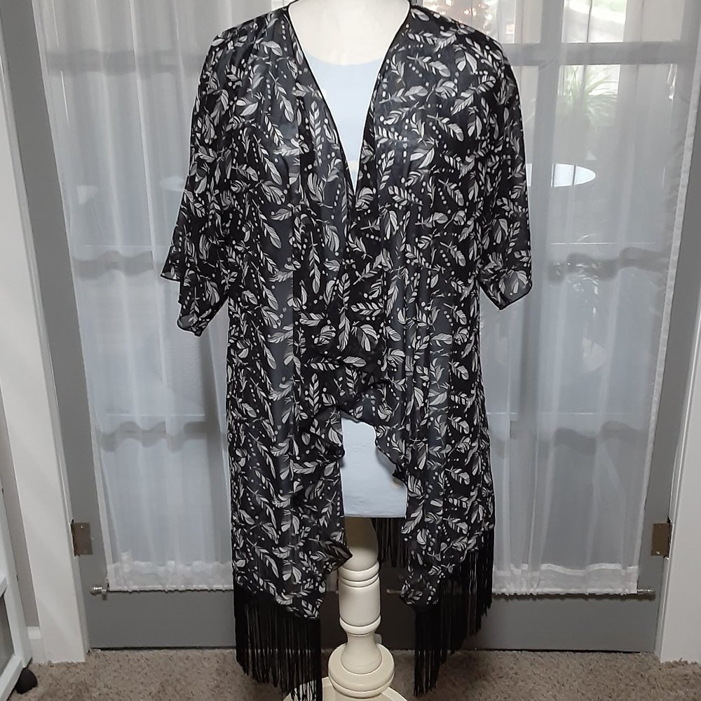 Women's LuLaRoe sheer open cover-up. Size small. EUC.